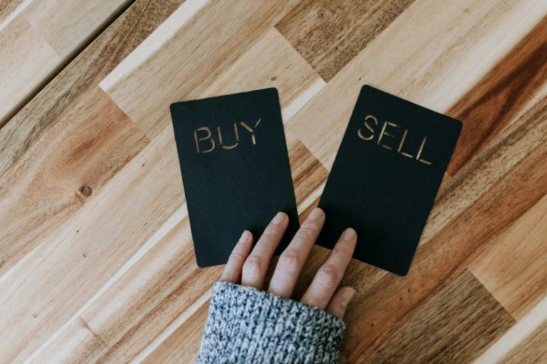 XRP, DOGE, SOL See Friday Pullback as $2.7B Flow to Bitcoin ETFs This Week XRP, DOGE, SOL See Friday Pullback as $2.7B Flow to Bitcoin ETFs This Week